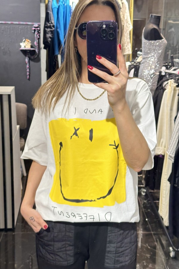 Beyaz Smile Emoji Baskılı T-shirt 