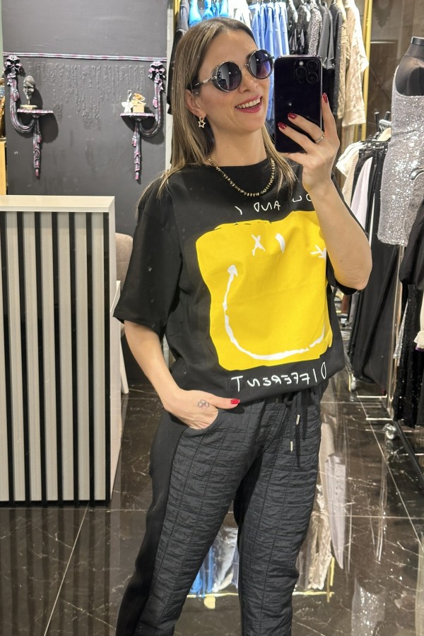 Siyah Smile Emoji Baskılı T-shirt 