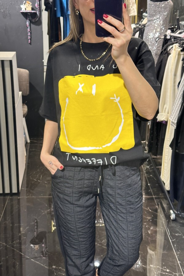 Siyah Smile Emoji Baskılı T-shirt 