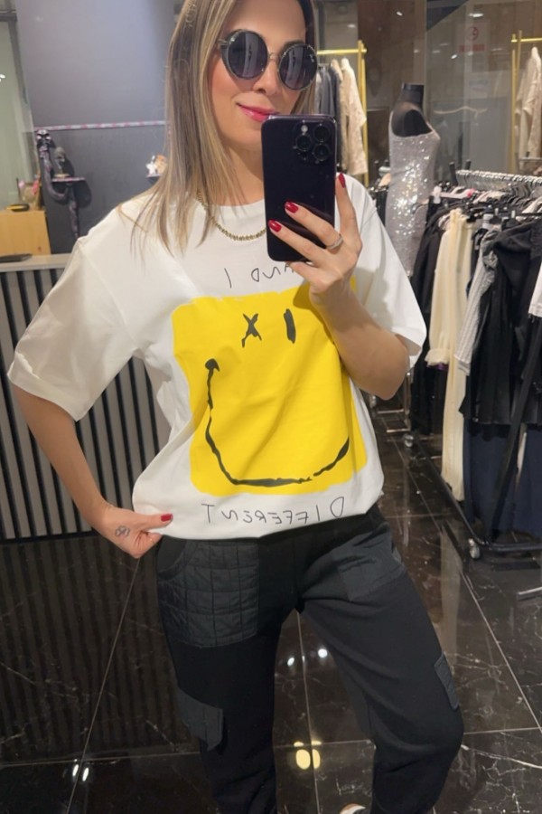 Beyaz Smile Emoji Baskılı T-shirt 